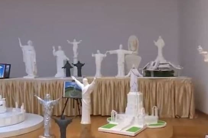 The competition commission of the complex statue of Jesus selected 21 participants