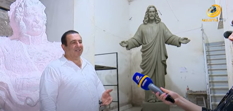 The almost final version of the statue of Christ is presented to Gagik Tsarukyan